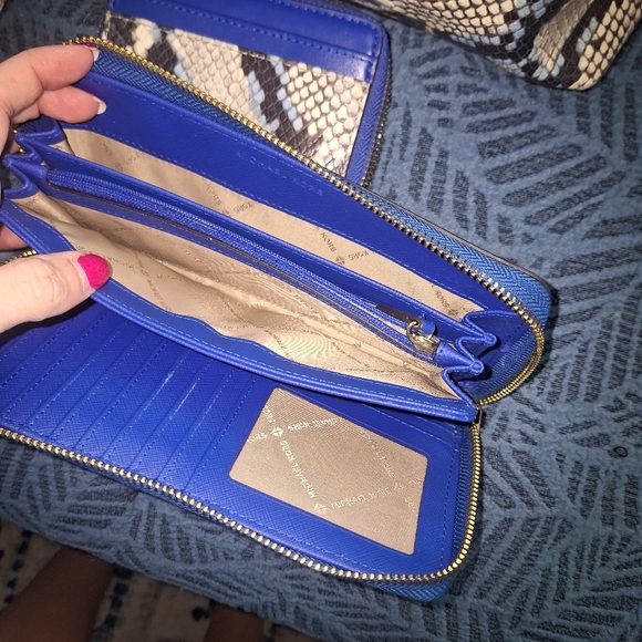 Micahel Kors purse set with coin purse and wallet - Picture 8 of 9